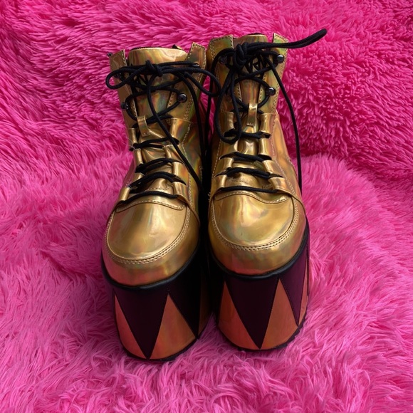 Y Ru Qozmo Politan gold holographic embroidered alien 4” platforms EU 41 US 10 - Picture 6 of 14